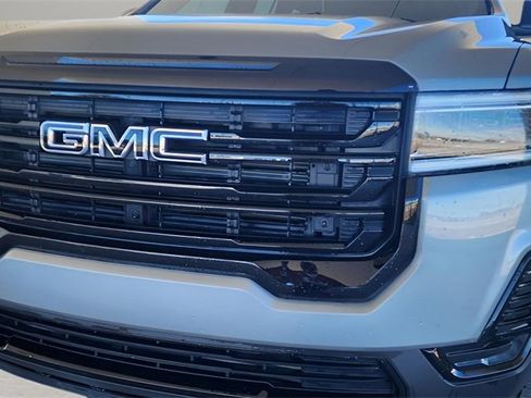 Used 2023 GMC Acadia SLE w/ Driver Convenience Package image 2
