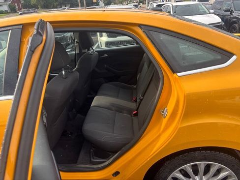 Used 2012 Ford Focus Titanium w/ SEL/Titanium Winter Pkg FWD image 10