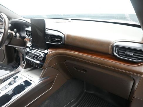 Used 2021 Ford Explorer King Ranch w/ Premium Technology Package image 3