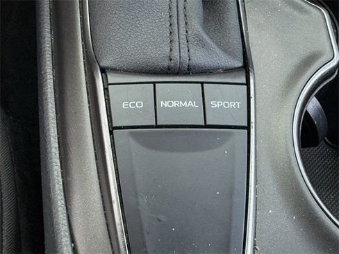 Used 2024 Toyota Camry SE image 20