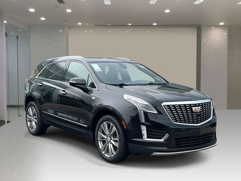 Used 2023 Cadillac XT5 Premium Luxury w/ LPO, Floor Liner Package AWD/4WD image 8