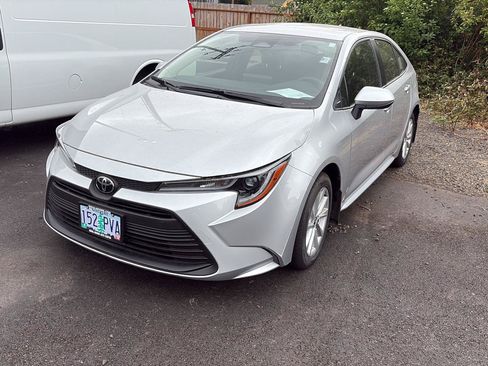 Used 2024 Toyota Corolla LE w/ LE Convenience Package FWD image 1