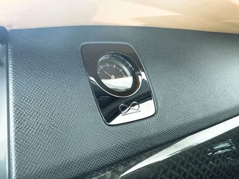 Used 2020 Rolls-Royce Cullinan Black Badge image 21