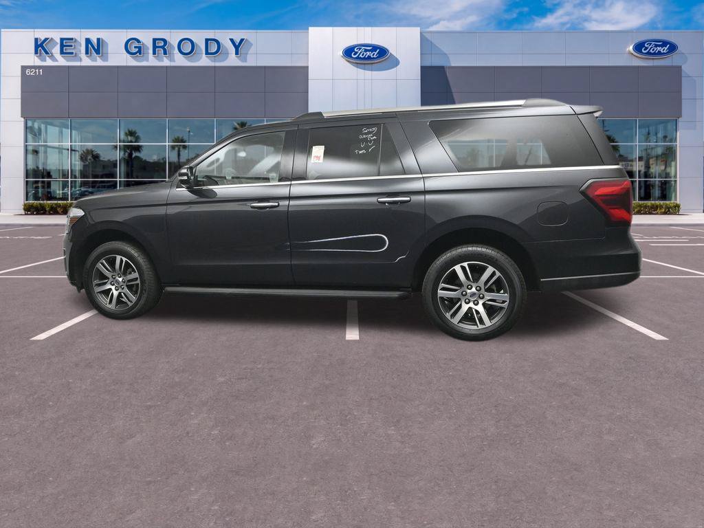 Used 2024 Ford Expedition Max Limited RWD image 3