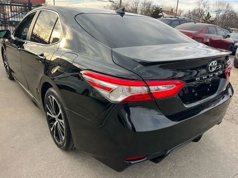 Used 2020 Toyota Camry SE image 11