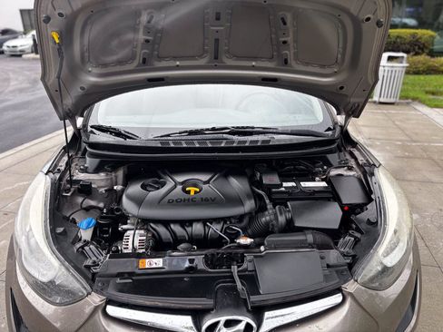 Used 2015 Hyundai Elantra SE FWD image 17