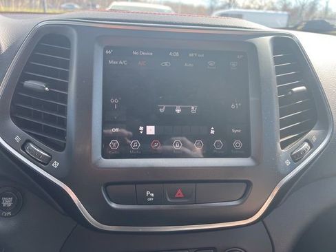 Used 2019 Jeep Cherokee Trailhawk image 21
