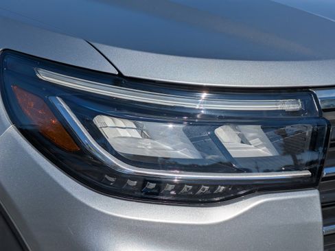 Used 2025 Ford Explorer Active image 10