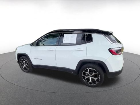 Used 2025 Jeep Compass Limited AWD/4WD image 10