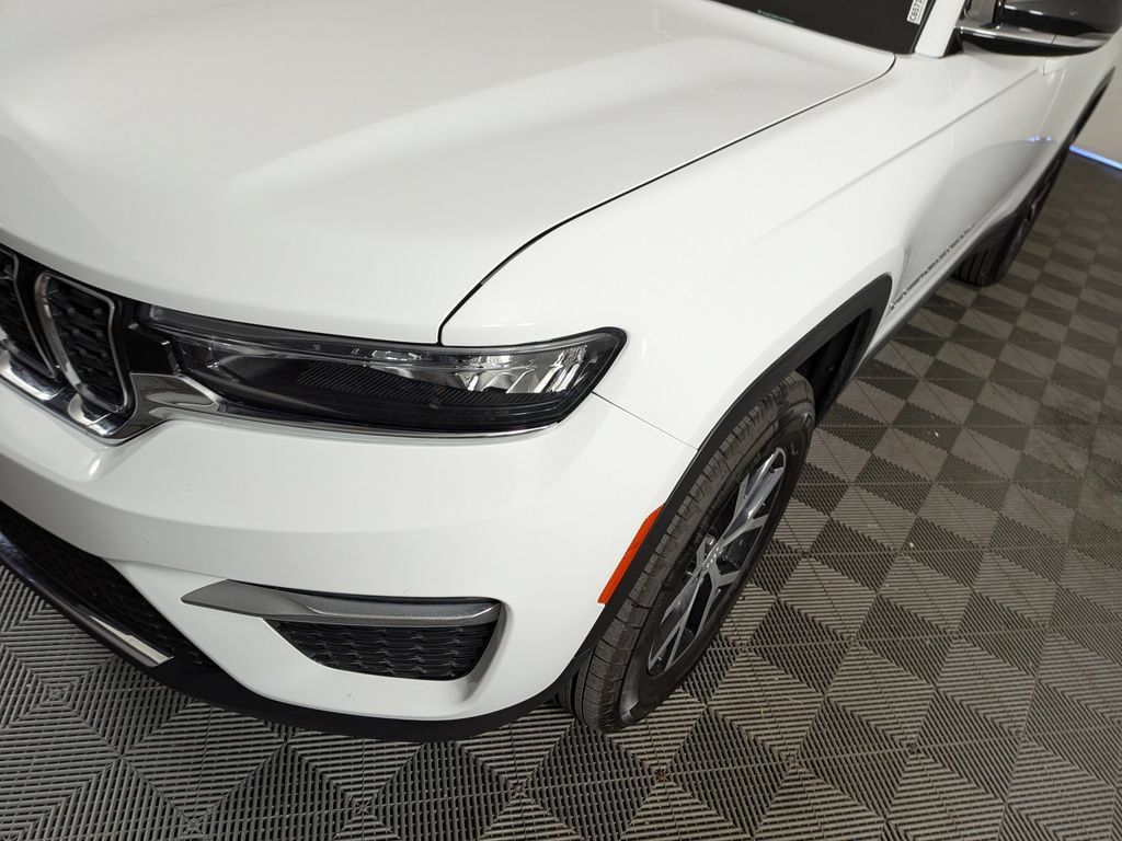 Certified 2025 Jeep Grand Cherokee Limited AWD/4WD image 13
