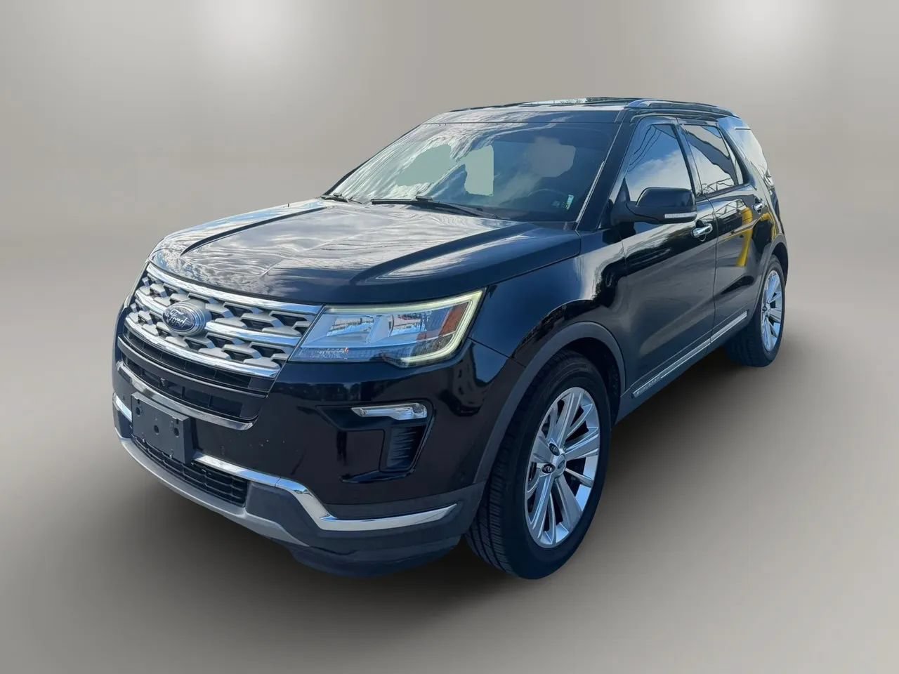 Used 2019 Ford Explorer Limited w/ Ford Safe & Smart Package FWD image 3