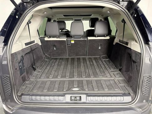 Used 2025 Land Rover Discovery S AWD/4WD image 28