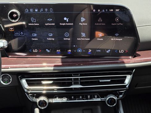 New 2026 Chevrolet Traverse Z71 w/ Enhanced Driving Package AWD/4WD image 9