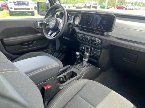 Used 2025 Jeep Wrangler Sahara w/ Safety Group image 13