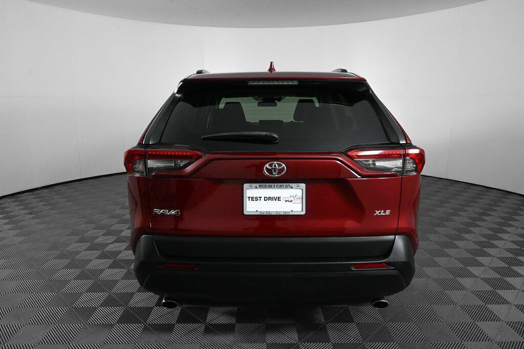 Used 2020 Toyota RAV4 XLE Premium FWD image 28