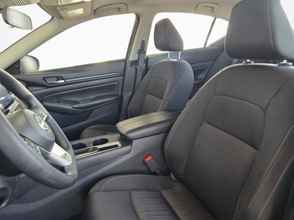 Used 2025 Nissan Altima 2.5 SV FWD image 18