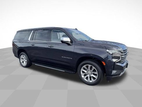 Used 2023 Chevrolet Suburban Premier RWD image 3