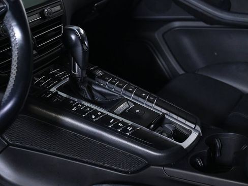 Certified 2021 Porsche Macan AWD/4WD image 21