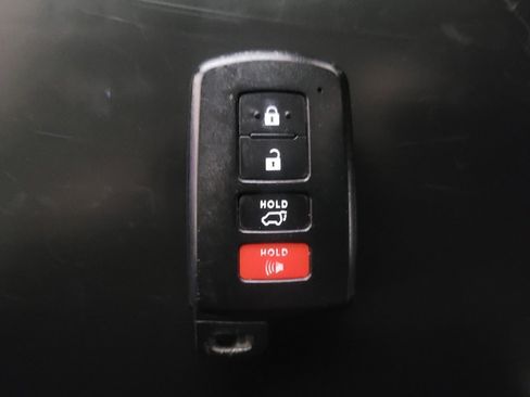 Used 2018 Toyota RAV4 XLE w/ Plus Extra Value Package FWD image 32