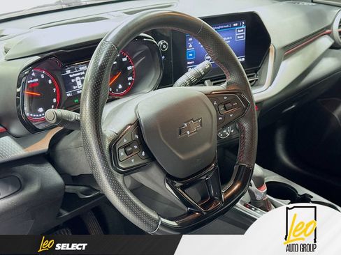 Used 2024 Chevrolet Trax RS w/ Sunroof Package FWD image 14