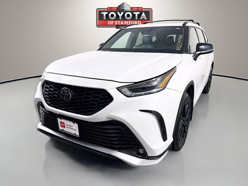 Certified 2024 Toyota Highlander XSE AWD/4WD image 3