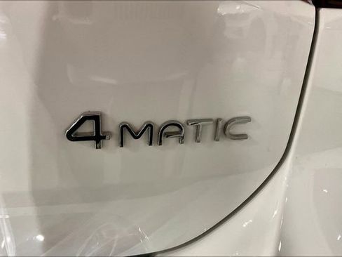 Used 2025 Mercedes-Benz EQB 300 4MATIC image 10