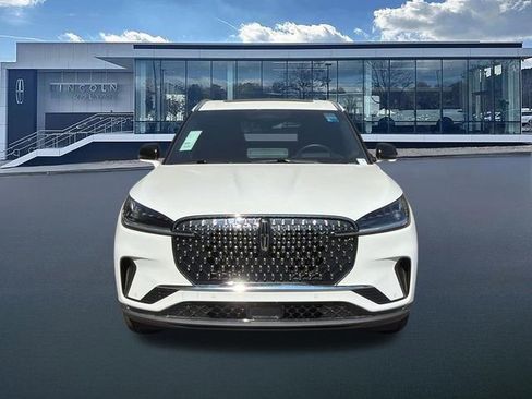 New 2025 Lincoln Aviator Reserve w/ Luxury Package RWD image 2