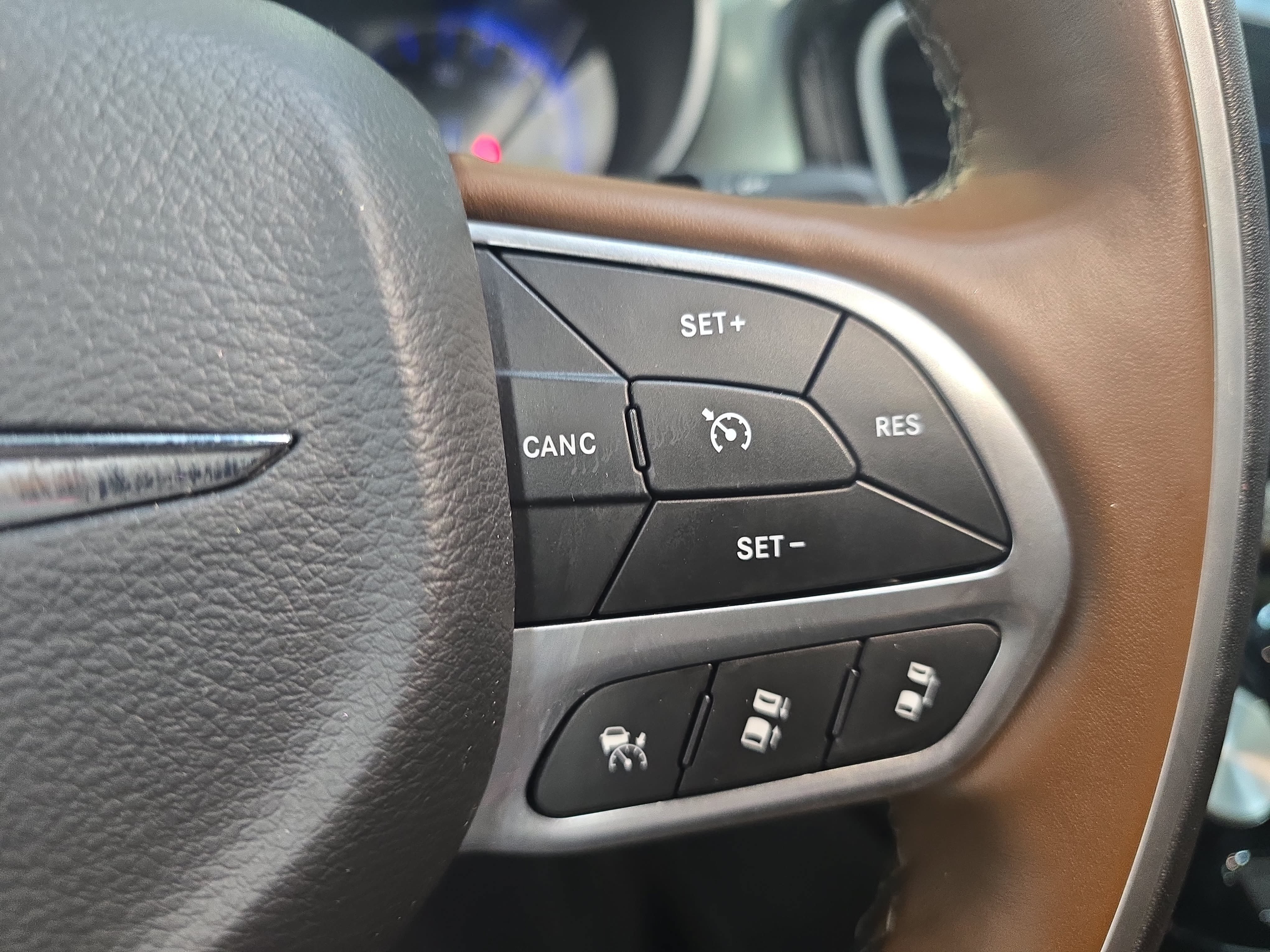 Used 2021 Chrysler Pacifica Limited w/ Uconnect Theater Family Group AWD/4WD image 15
