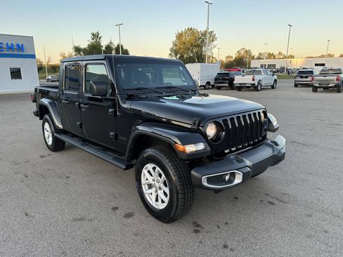 Used 2023 Jeep Gladiator Sport image 8