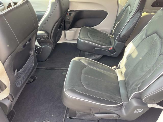 Used 2023 Chrysler Pacifica Limited FWD image 16