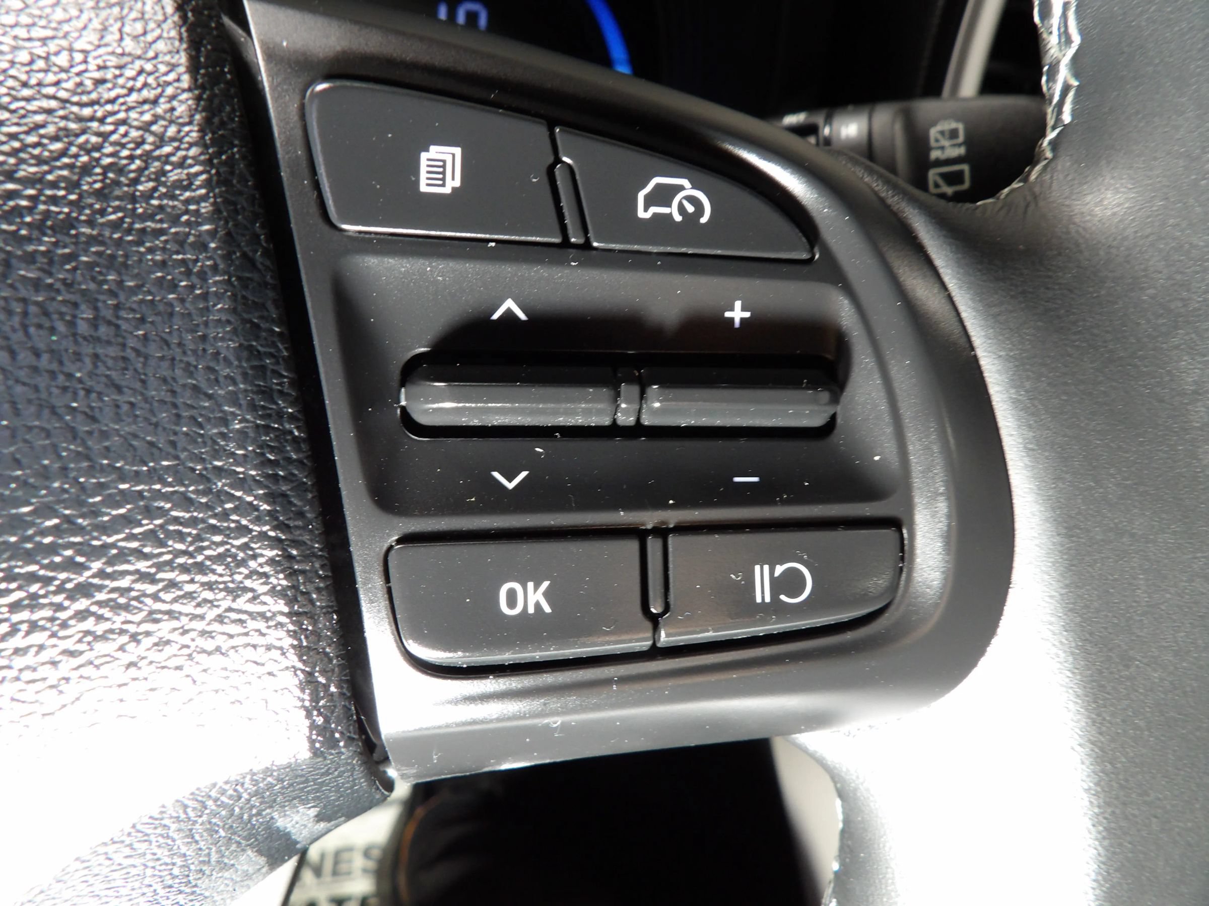 Used 2025 Hyundai Venue SEL FWD image 16