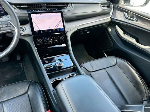 Used 2024 Jeep Grand Cherokee Limited w/ Luxury Tech Group II image 24