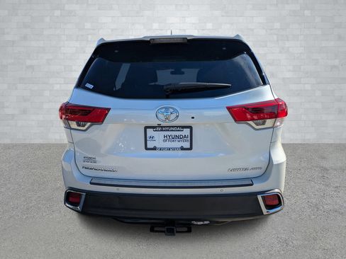 Used 2017 Toyota Highlander Limited Platinum image 6