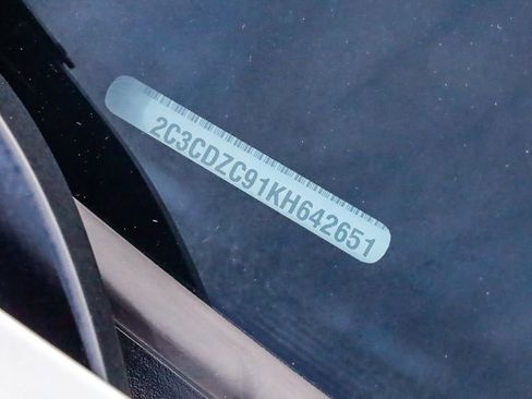 Used 2019 Dodge Challenger SRT Hellcat image 28