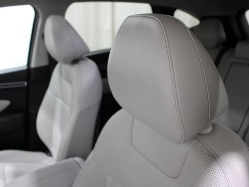 Used 2023 Hyundai Tucson SEL w/ Convenience Package FWD image 4