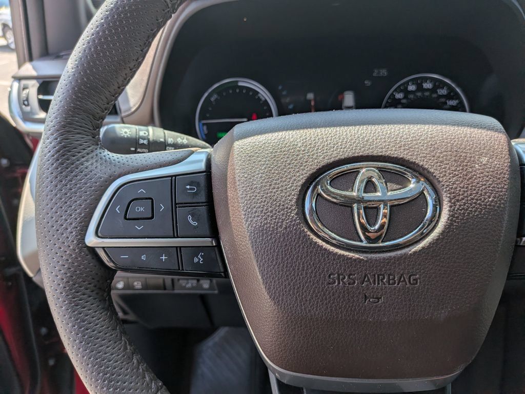 Used 2021 Toyota Sienna Platinum FWD image 14