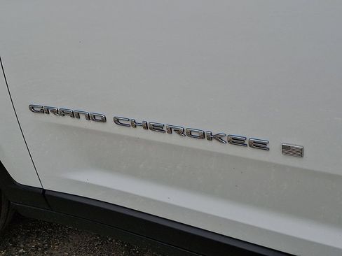 Used 2023 Jeep Grand Cherokee 4WD 4xe w/ Luxury Tech Group II image 11