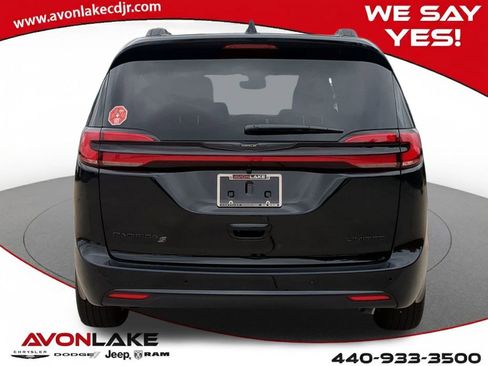 New 2026 Chrysler Pacifica Limited w/ S Appearance Package image 5
