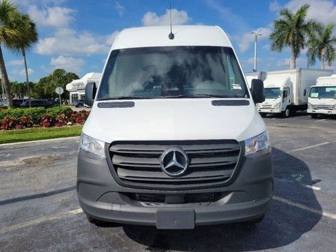 Used 2025 Mercedes-Benz Sprinter 2500 image 2