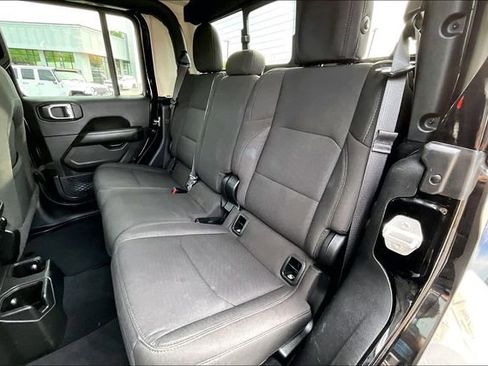 Used 2023 Jeep Gladiator Overland AWD/4WD image 19