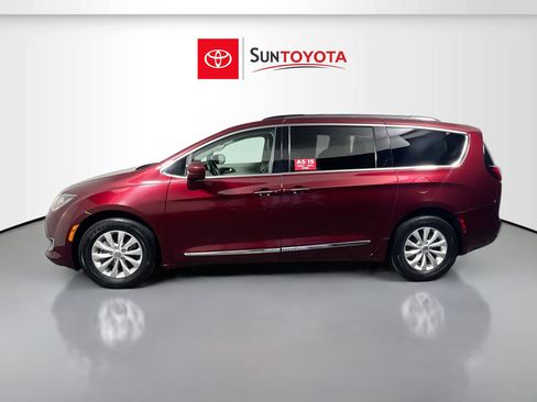 Used 2017 Chrysler Pacifica Touring-L FWD image 7