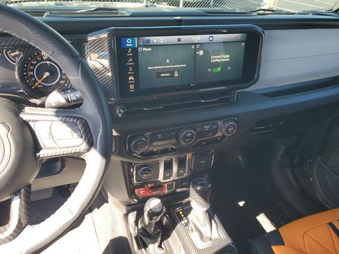 Used 2025 Jeep Wrangler Willys image 20