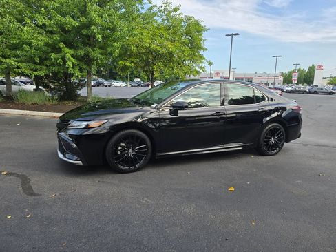 Used 2023 Toyota Camry XSE FWD image 3