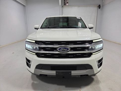 Used 2024 Ford Expedition Limited AWD/4WD image 2