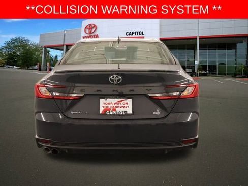 Used 2025 Toyota Camry SE image 5