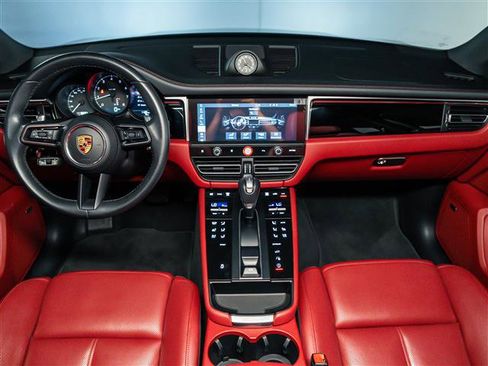 Certified 2024 Porsche Macan AWD/4WD image 18