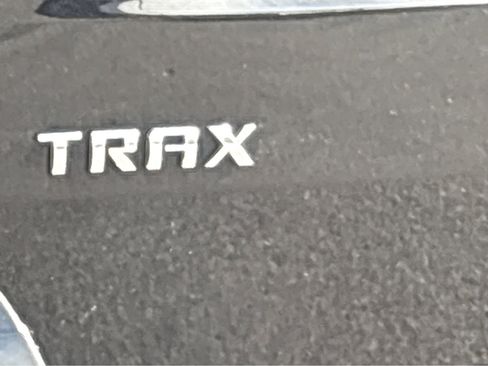 Used 2021 Chevrolet Trax LT w/ Midnight Edition image 19