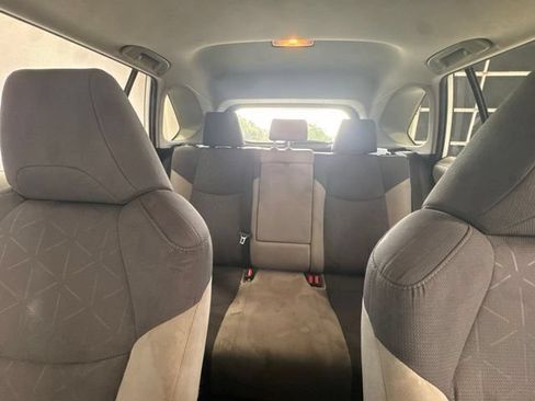Used 2019 Toyota RAV4 XLE w/ Convenience Package FWD image 16