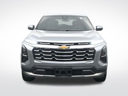 Used 2025 Chevrolet Equinox LT image 2