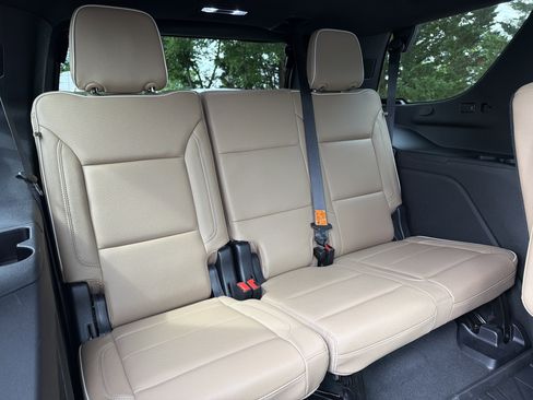 Used 2023 Chevrolet Tahoe Premier AWD/4WD image 32